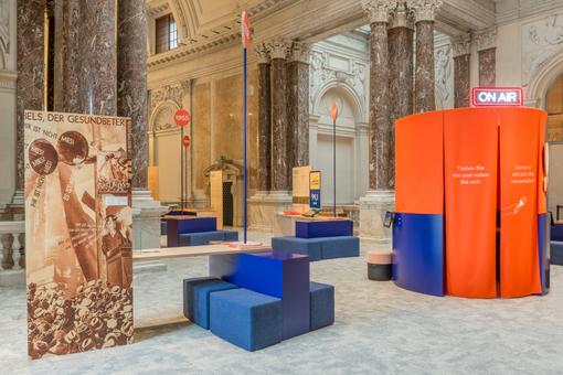Ausstellungsansicht der Ausstellung "Es funkt! Österreich zwischen Propaganda und Protest" im Haus der Geschichte Österreich