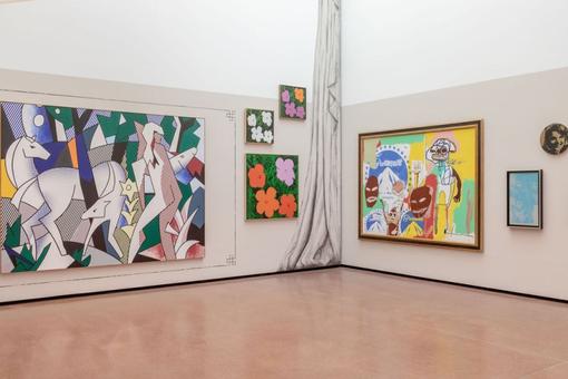 The photo shows an exhibition view of the special exhibition Klimt ⮂ Warhol