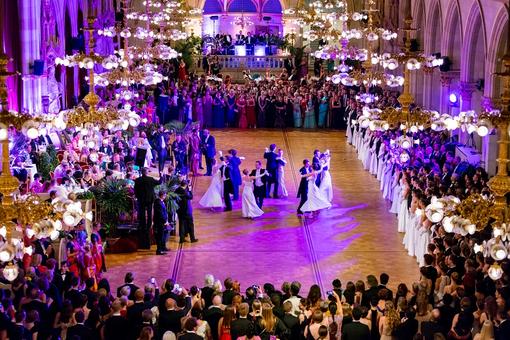 Photo of the opening of the Concordia Ball in the ballroom of Vienna City Hall