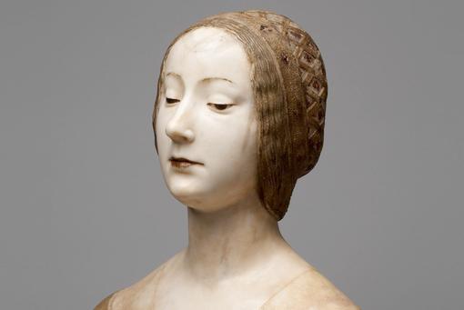 Weibliche Büste aus Marmor um 1490