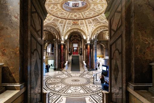 Photo Interior view of the Kunsthistorisches Museum, view from a staircase to the marble floor of the domed hall.