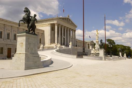 Photo of the parliament building viewed from the ring