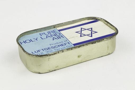 Photo of oblong tin can with Israeli flag and blue writing on light blue background