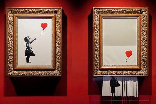 Foto mit zwei identen Bildern, die ein Mädchen und einen herzfömigen roten Luftballon, der davon fliegt, zeigen. Eines der Bilder ist im Begriff sich zu schrettern.