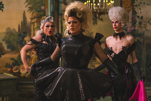 Das Foto zeigt die Drag Queens Kleinkunstprinzession Grazia Patricia, Ryta Tale und Metamorkid (v.l.nr.)