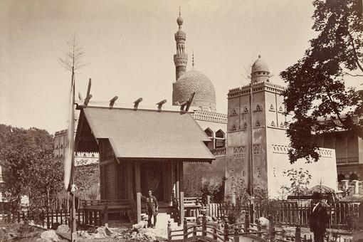 Historisches Foto von einer ägyptischen Moschee und dem japanischen Garten auf der Wiener Weltausstellung