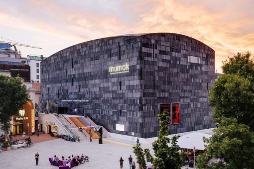 Photo of the mumok - Museum of modern art, a building in the form of a gray cuboid 