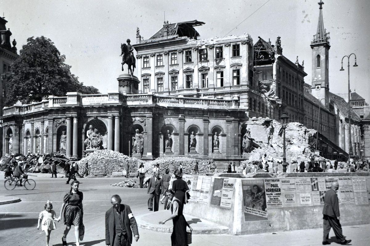 © Foto: Dritte Mann Museum / Third Man Museum Schwarzweiß-Foto von der zerstörten Albertina 1945