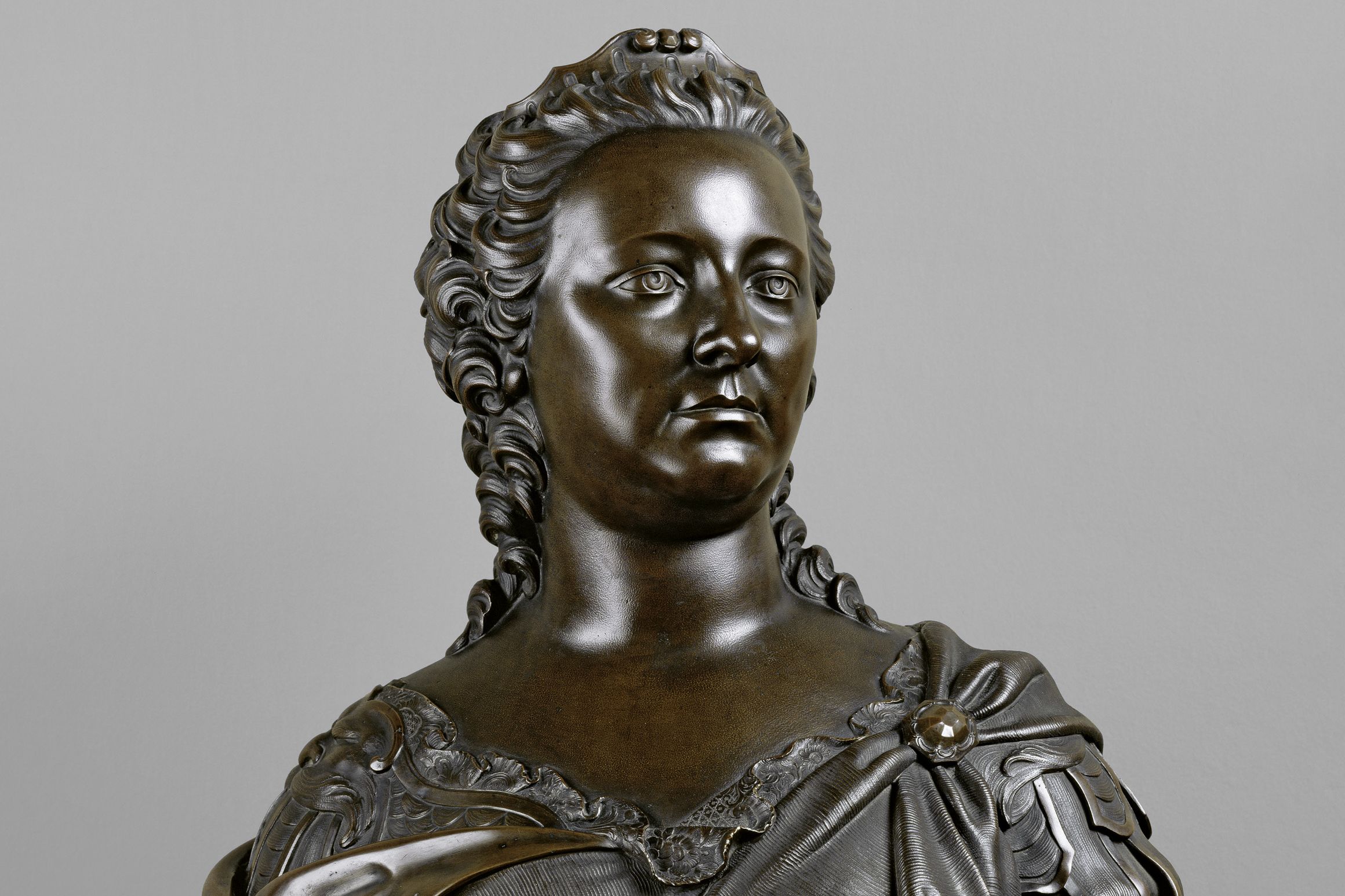 Matthäus Donner (1704–1756): Maria Theresia als Juno Moneta 1750, Buntmetall (Guss) - Kunsthistorisches Museum Wien, Kunstkammer © KHM-Museumsverband Das Foto zeigt eine Büste aus Buntmetall der Kaiserin Maria Theresia als Juno Moneta