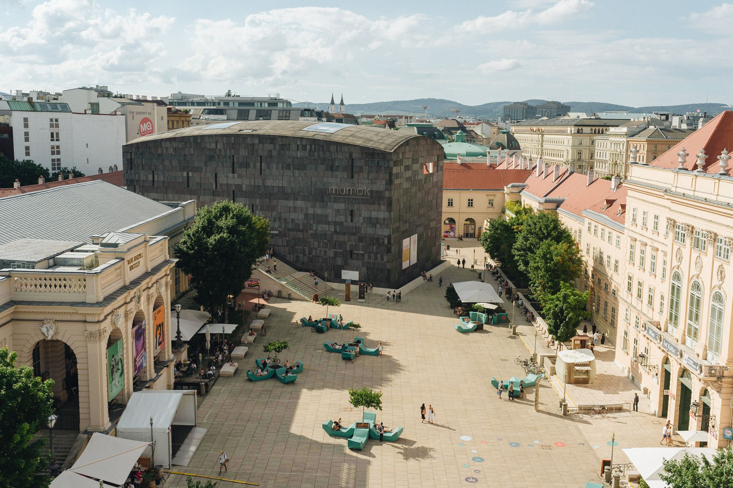 © WienTourismus/Julius Hirtzberger Das Areal des MuseumsQuartiers vom Dach des Leopold Museums aus fotografiert