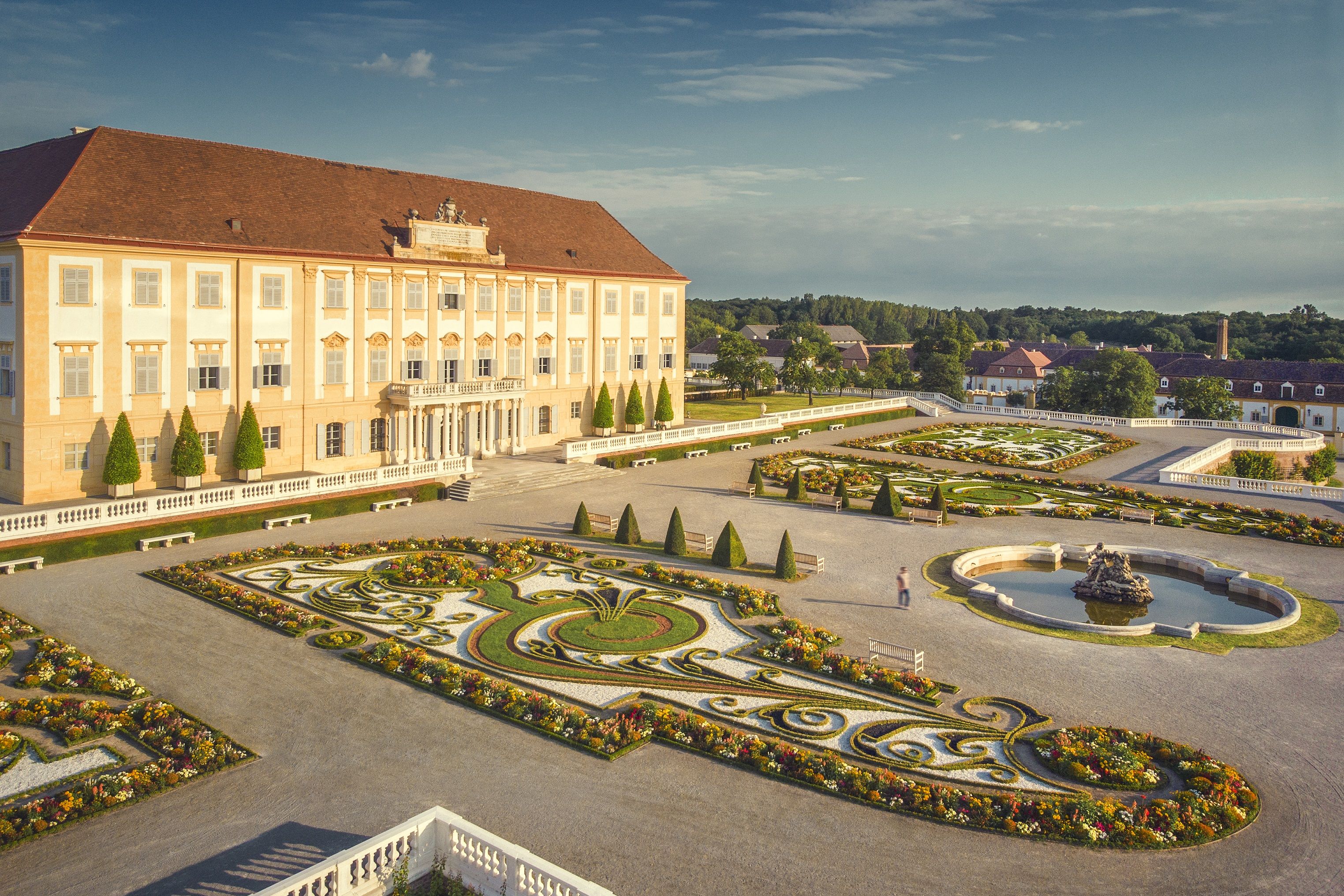 © Foto: Schloss Schoenbrunn Kultur- und Betriebsges.m.b.H. / Severin Wurnig Ansicht von Schloss Hof und einem Teil der barocken Gartenanlage