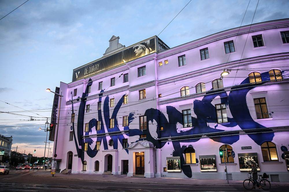 © Barbara Pálffy / Volksoper Wien Volksoper Vienna exterior view, the facade is painted with the lettering Volksoper in blue color