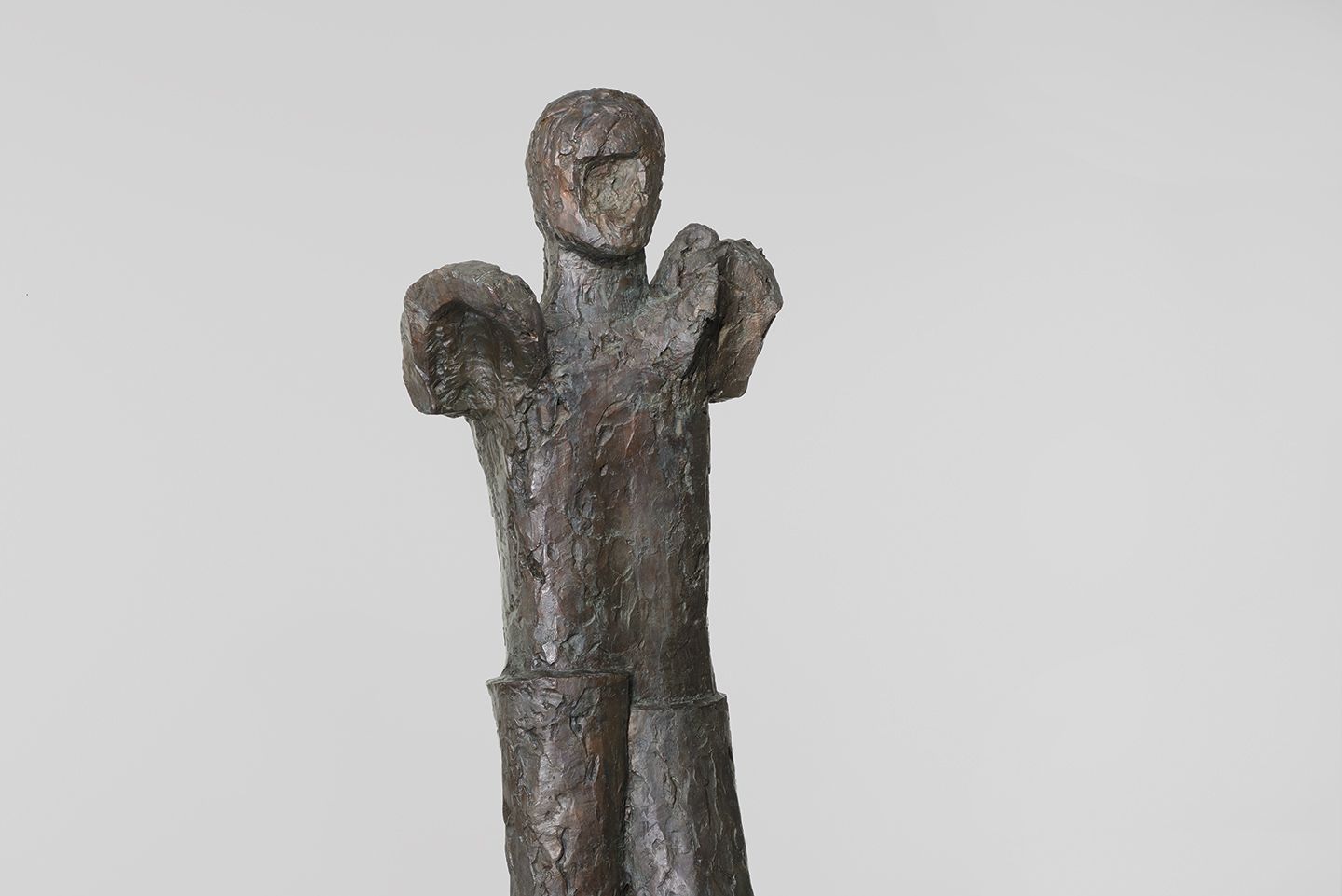 Fritz Wotruba, Großer Stehender, 1974 Belvedere, Wien, Foto: Johannes Stoll / Belvedere, Wien The photo shows the head and torso of the sculpture “Großer Stehender” (1974) by Fritz Wotruba